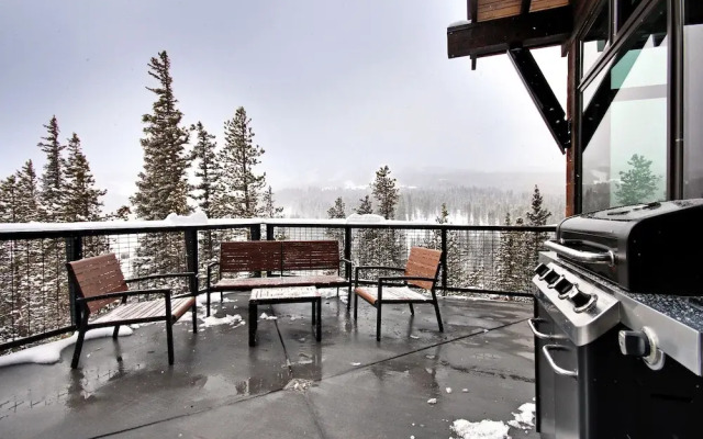 Spruce Ledge 4 Bedrooms 4.5 Bathrooms Townhouse