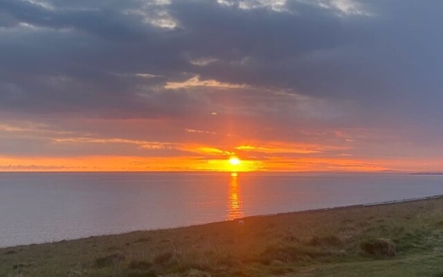 Lovely 3-bed House in Bridgend 7min From Porthcawl