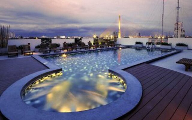 The StandardX Bangkok Phra Arthit