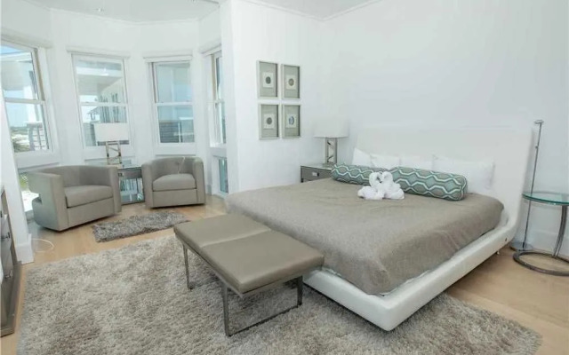 Seabreeze 5 Bedroom Home by RedAwning