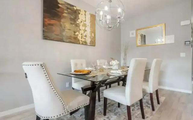 Luxury Modern Home - Livingstone