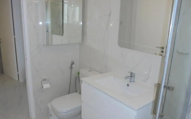 Kermia Court - Beach-front, modern 2 bedroom -sleeps 6
