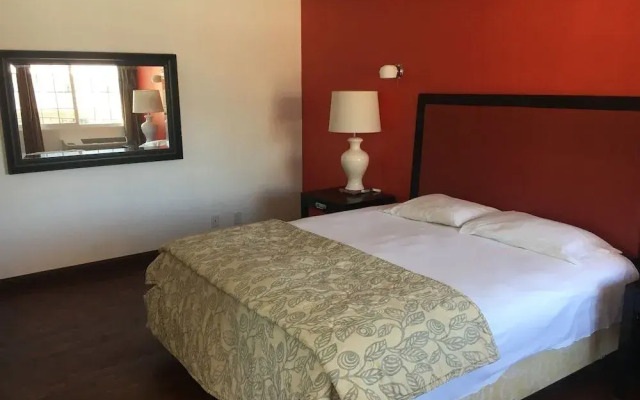 Norwalk Inn & Suites