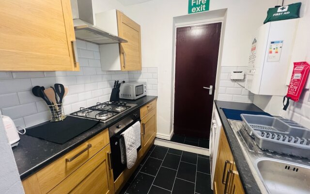 Remarkable 4-bed House in Bootle, Liverpool