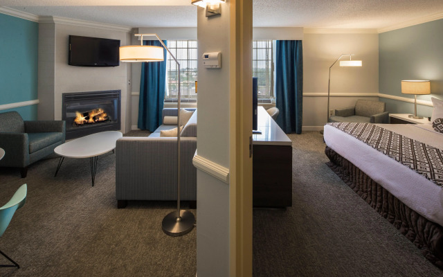 Crowne Plaza Suites Pittsburgh South by IHG