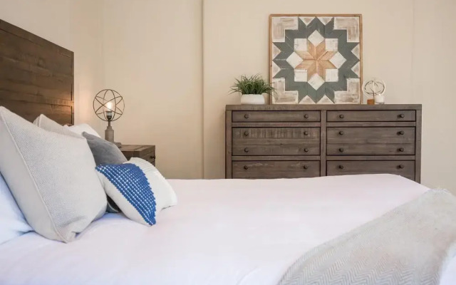 Grapevine by AvantStay | Secluded Villa | 4 Acres of Vineyards & Avo Groves!