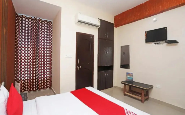 Oyo 17357 Hotel Royal Touch