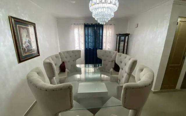 Spacious 3-bedroom Apartment in Santo Domingo!