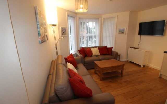 Flat 8 Palm Court