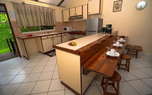 Bora Bora Holiday's Lodge and Villa