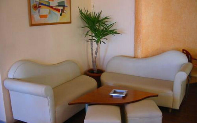 Artemis Hotel