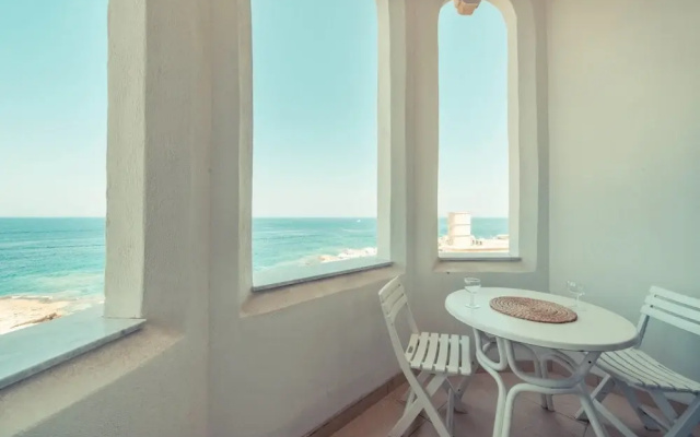 Charming Seafront Apartment, Perfect for Families