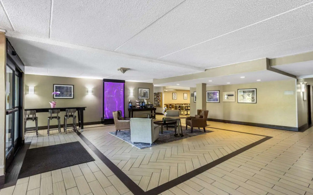 Capital Plaza Inn & Suites Harrisburg