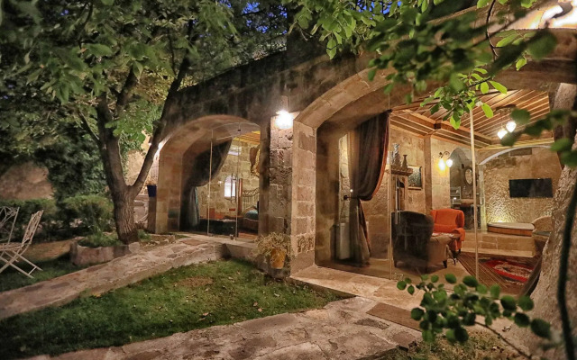 Traveller's Cave Hotel