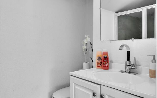 Design District Luxe 3BD Home