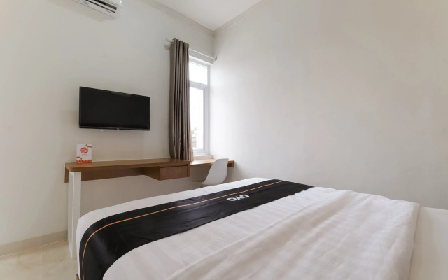 Super OYO Collection O 90023 Damar Kusumo Guest House