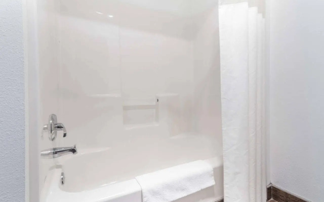 Days Inn by Wyndham Portland Central