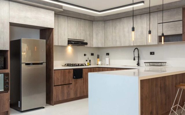 w Impressive 3BR With Balcony in Laureles