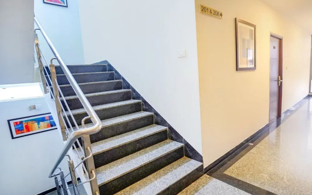 Fabhotel Raj Residency Iii