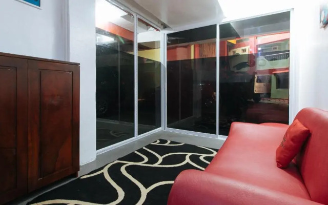 RedDoorz near Pasay Rotonda