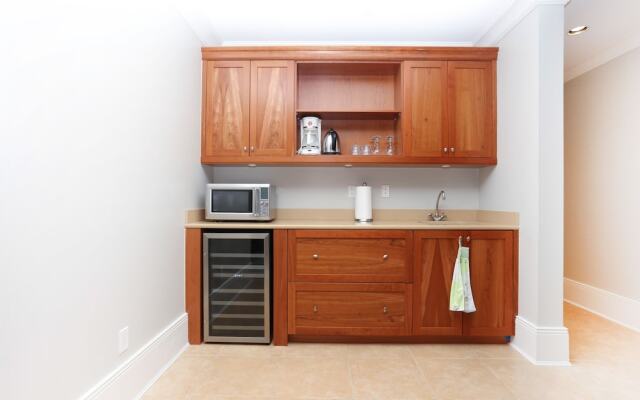 Charming Suite Cypress by Elevate Rooms