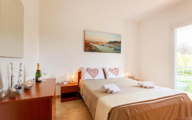 Luxury Holiday Home With Swimming Pool in Torre Lapillo