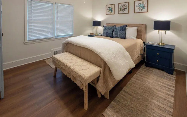 4 BR Sleeps 10 Near UGA & Downtown