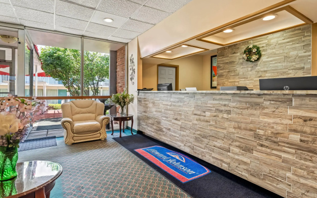 Howard Johnson by Wyndham Albany