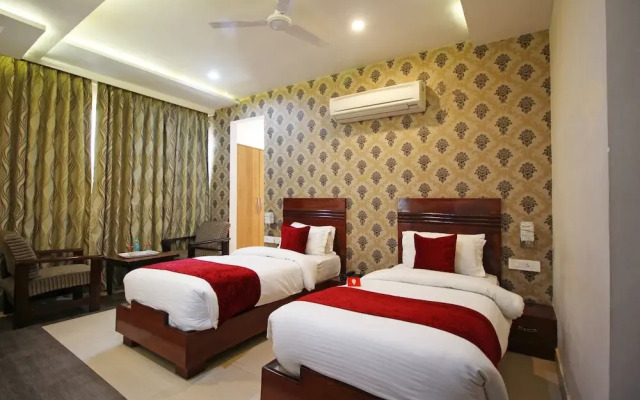 Capital O 4535 Hotel Uma Palace