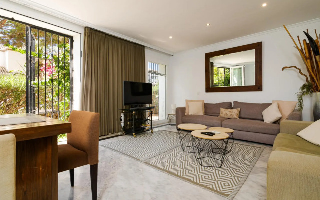 White Pearl Beach Elviria H1