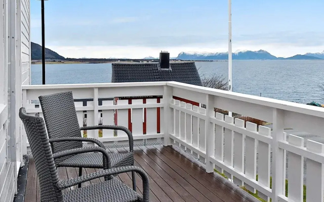 10 Person Holiday Home in Haramsøy