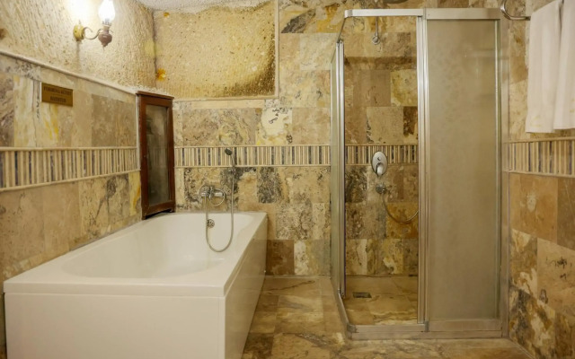 Maccan Cave Hotel