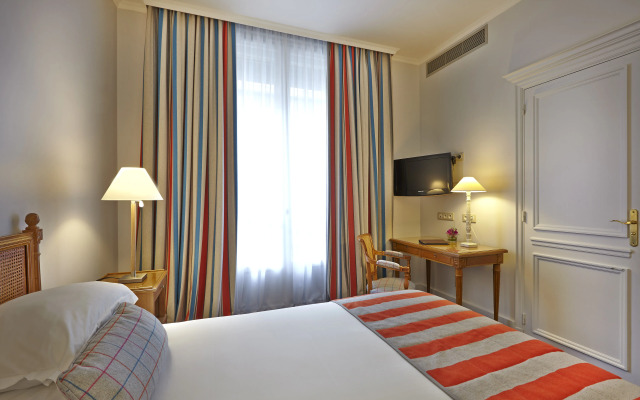 Royal Hotel Paris Champs Elysées