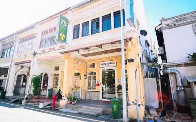 Swing & Pillows @ 75 Chulia St, Georgetown Penang