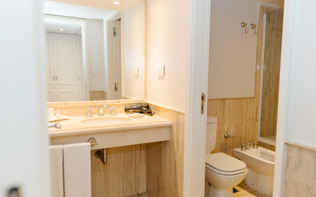Loi Suites Recoleta Hotel