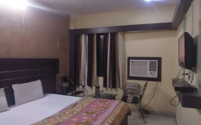 Goroomgo Samrat Lucknow