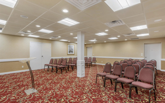 Best Western PLUS Morristown Inn-Florham Park