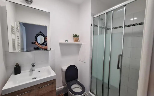 Chambre avec salle de bain /wc