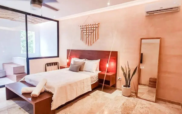 S102 Nadide Luxury PRIVATE JACUZZI STUDIO with a jungle view