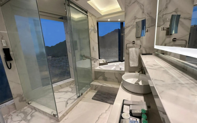 Safi Royal Luxury Metropolitan