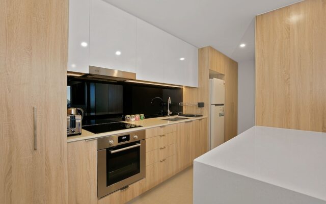 Stylish Resort Living In CBD