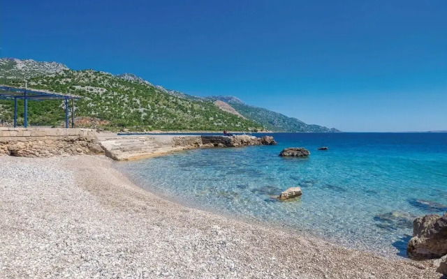 Nice Home in Karlobag With Wifi and 2 Bedrooms