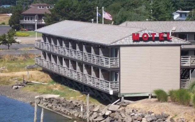 River House Inn, a Baymont by Wyndham