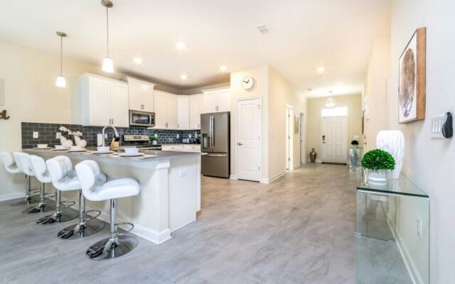 8946tw 8 Bedroom Villa by RedAwning