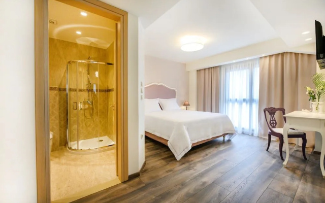 Emerald Suites