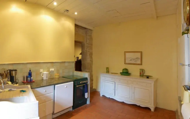 House With 4 Bedrooms in Laudun-l'ardoise, With Wonderful City View, Furnished Garden and Wifi