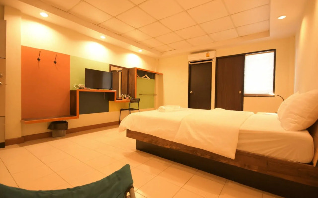 ROOM at PRACHACHUEN