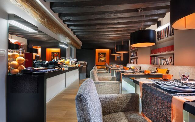 Charming House DD724