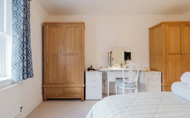 Stylish Retreat with Garden in Tetbury