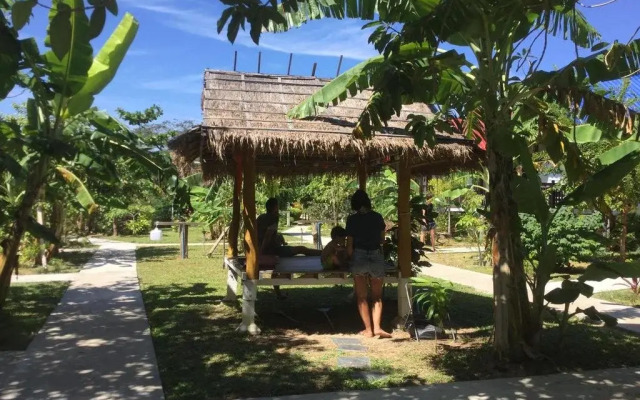 Lanta Andaleaf Bungalow